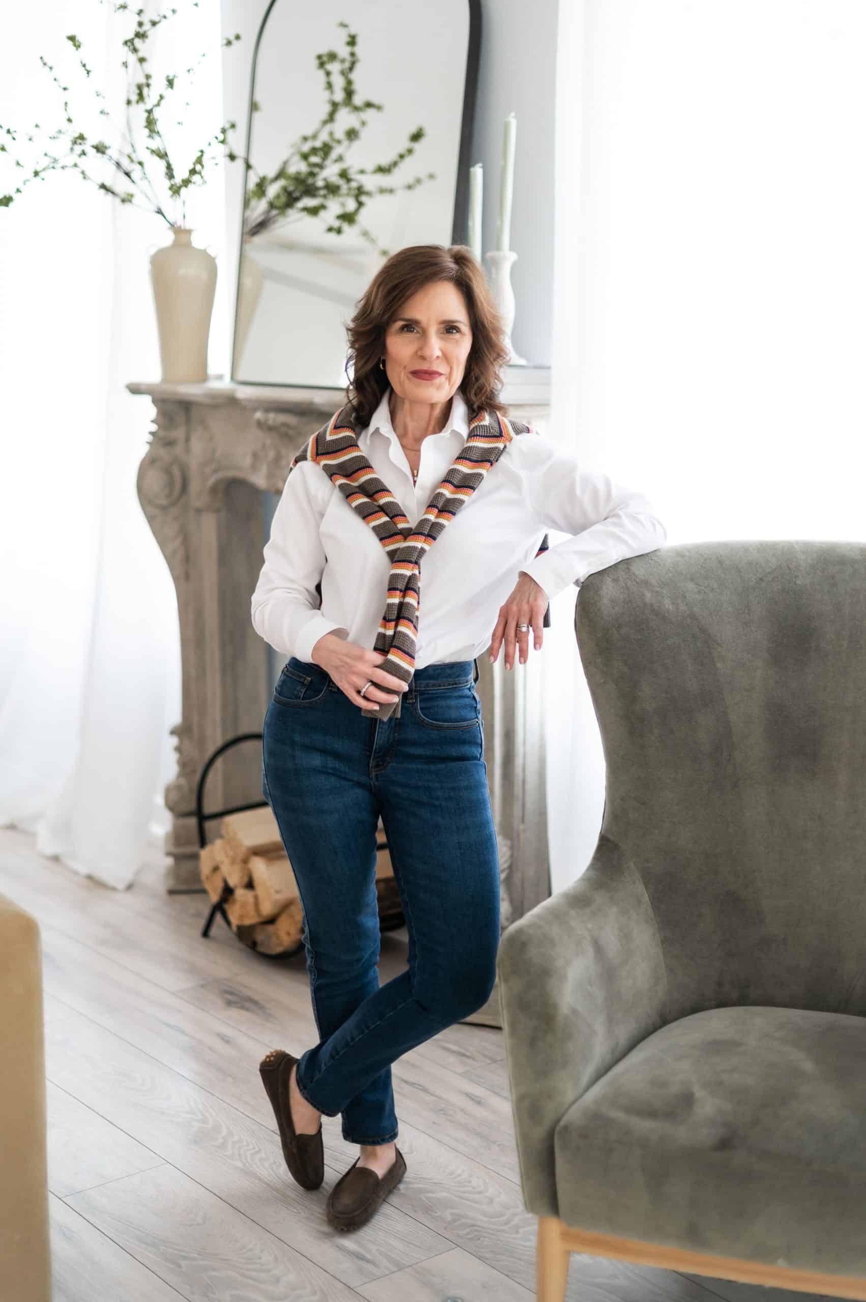 M.Gemi Felize driving loafers styled with dark wash jeans and a white button-down shirt on a petite woman.